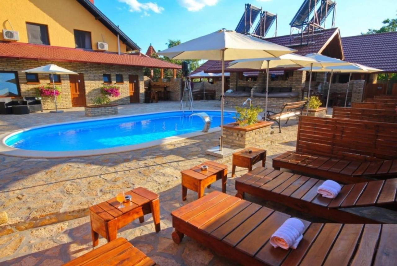 Guest House Vila Alexandar Palić Εξωτερικό φωτογραφία