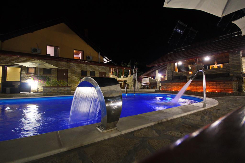 Guest House Vila Alexandar Palić Εξωτερικό φωτογραφία